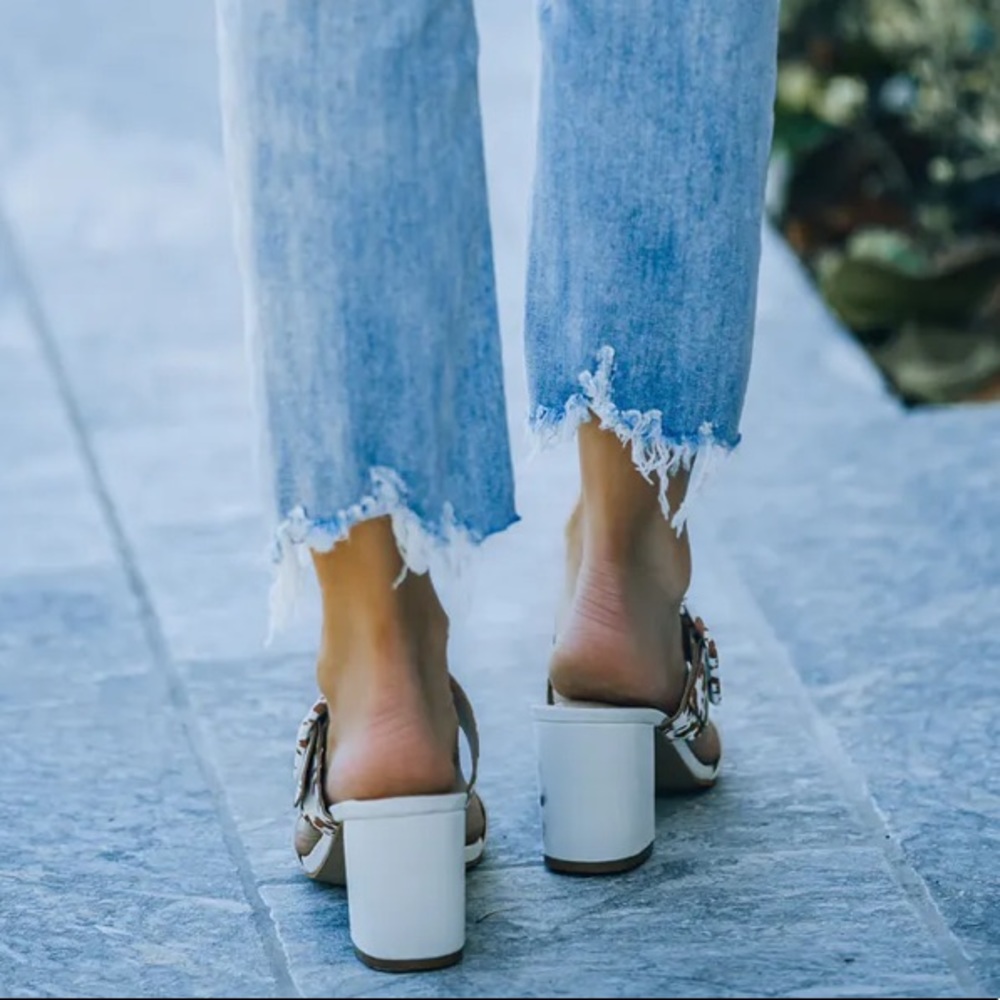 NEW heeled sandals from Vici - Picture 12 of 12